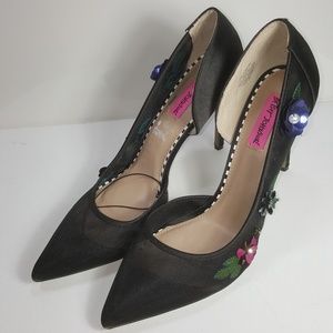 Betsey Johnson black and Floral size 9.5 heels